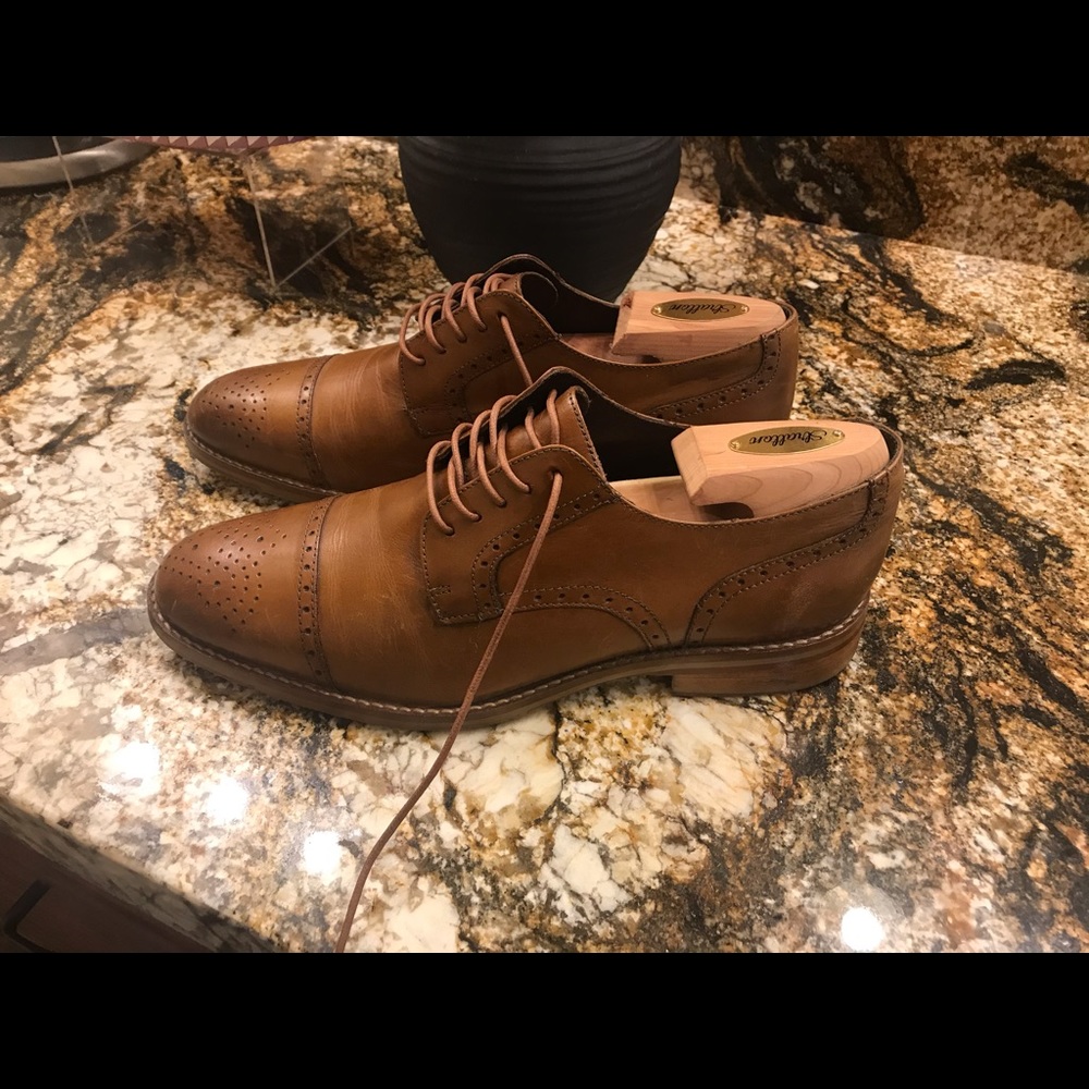 Johnston and Murphy cap-toe Oxford 9M